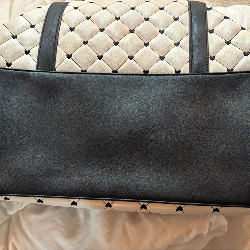 Betsey Johnson Quilted White, Pink, and Black Travel/Overnight Bag With Clutch. - Picture 6 of 16